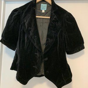 Kimchi & Blue black velvet cap sleeve vest